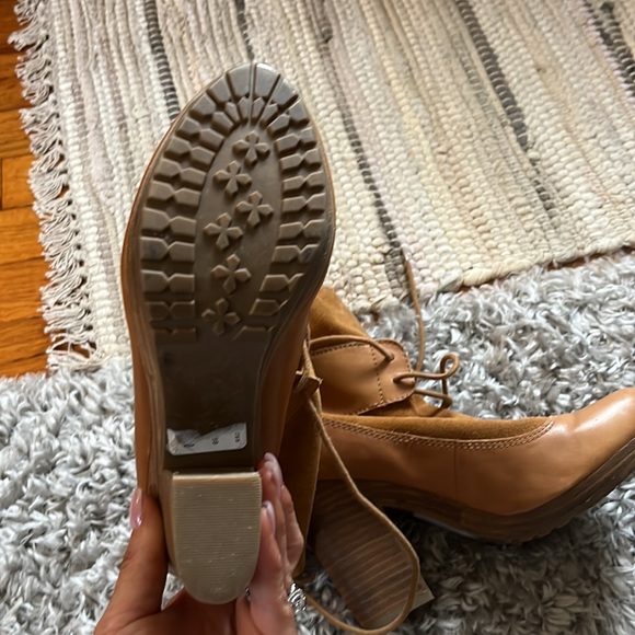 SEYCHELLES || womans size 7 gorgeous sexy boho leather caramel booties lace up - Picture 3 of 4
